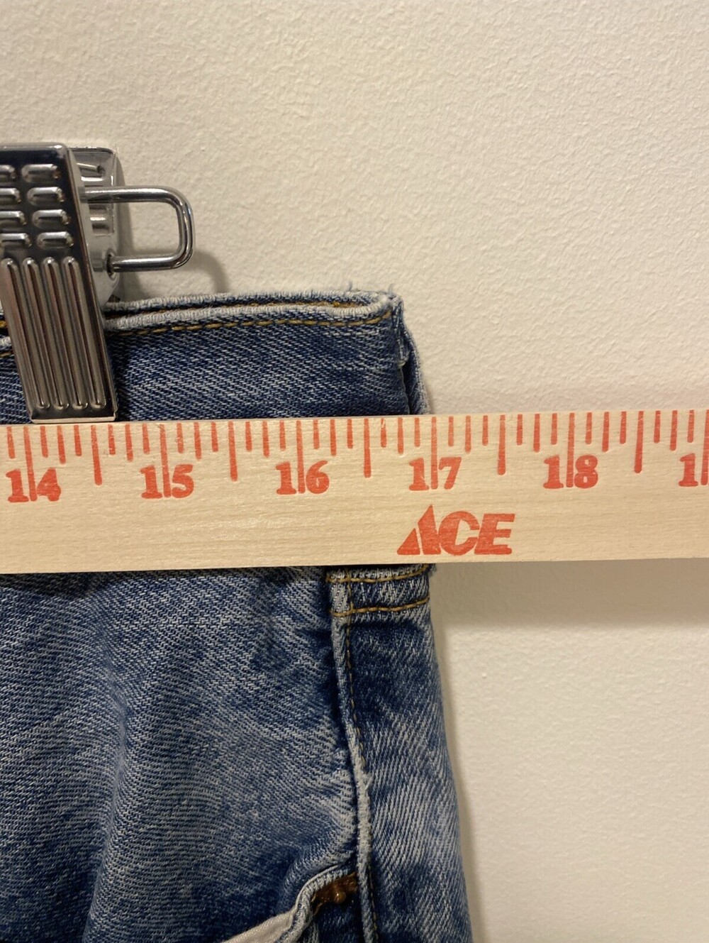 Levis 501 Original Straight‎ Leg Button Fly Jeans Medium Wash Blue Mens 33x34 - Picture 4 of 9